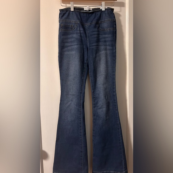sofia by sofia vergara Denim - Sofia Jeans Size 2 Melissa Flare Pull On High Rise Jeans by Sofia Vergara.